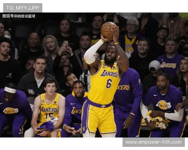 湖人队在新赛季迎来强力补强 詹姆斯与戴维斯领衔冲击总冠军