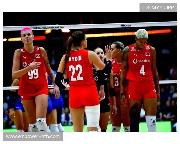 中国女排力克意大利获胜 世界赛场展现强大团队实力