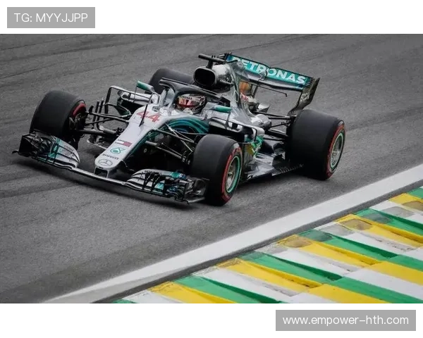 梅赛德斯新赛季F1阵容亮相引发车迷热议与期待