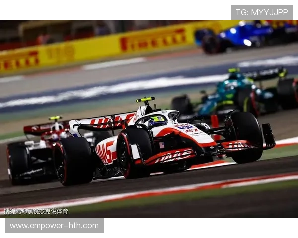 F1赛季最新动态：车队策略调整与顶尖车手激烈竞争解析